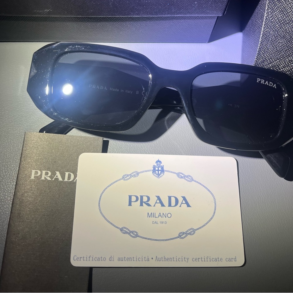 Unisex Prada sunglasses - Picture 2 of 6
